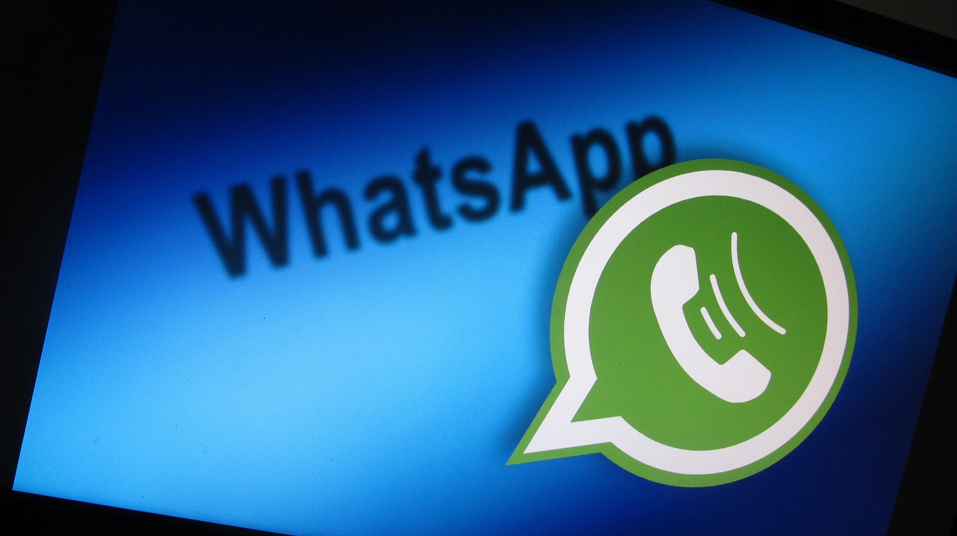 Comment savoir si quelqu’un est en communication avec Whatsapp ?
