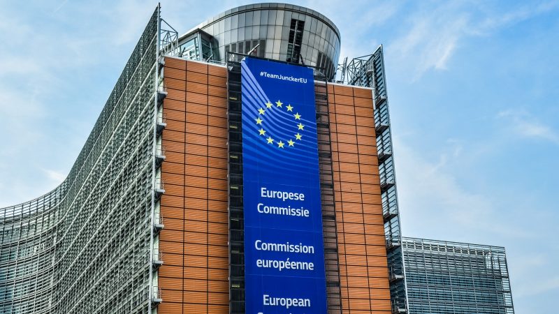 Les nouvelles règles ambitieuses en matière de technologie de l’UE seront reportées à 2022