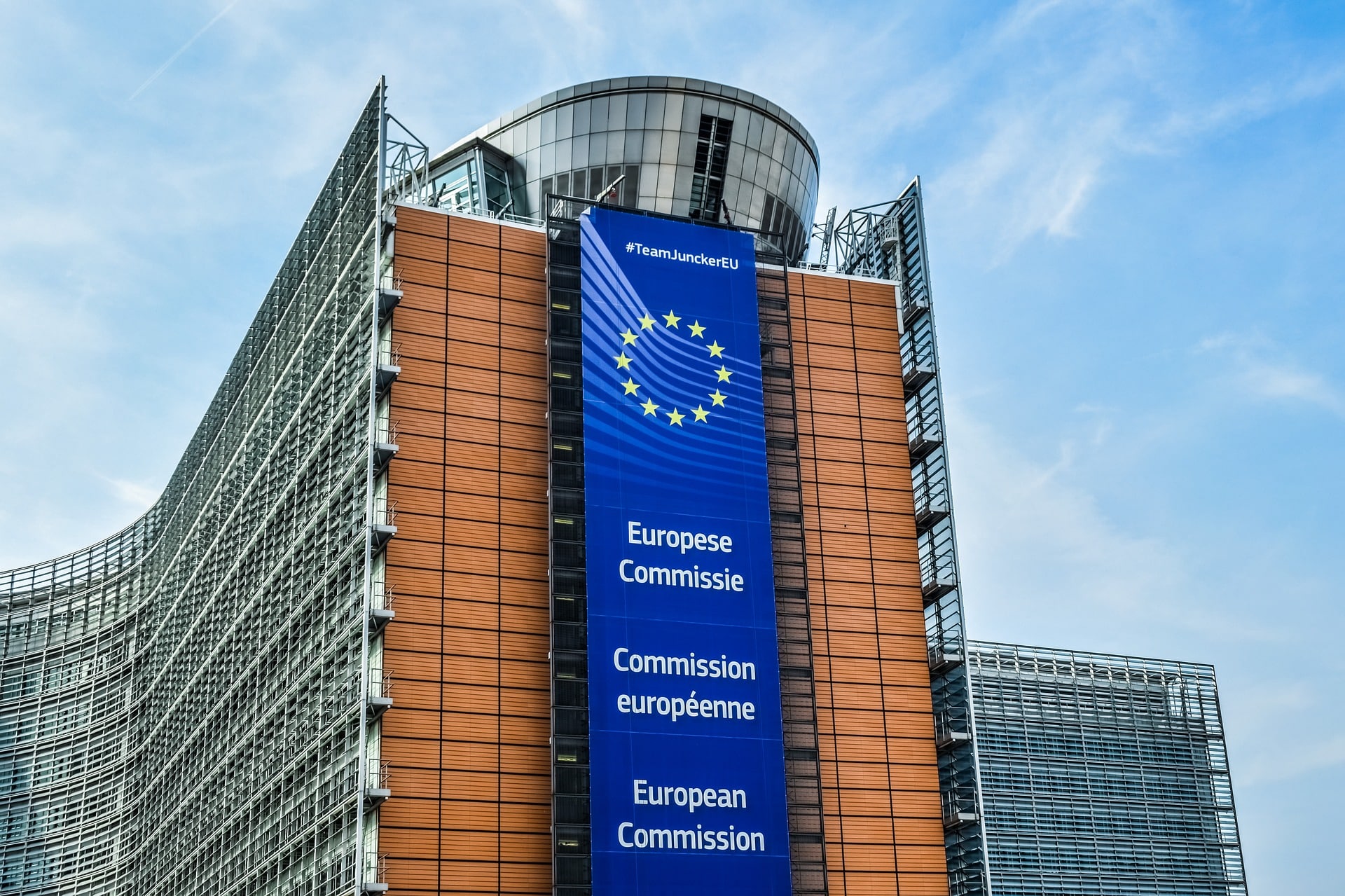 Les nouvelles règles ambitieuses en matière de technologie de l’UE seront reportées à 2022