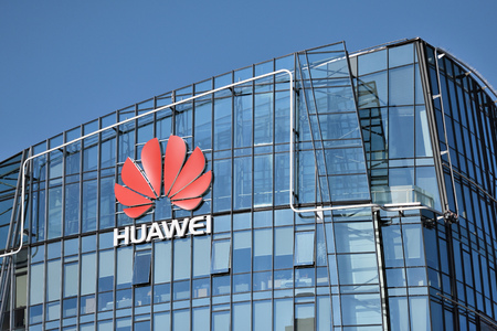 Huawei, frappé par les sanctions, annonce une baisse de 29 % de ses revenus cette année.