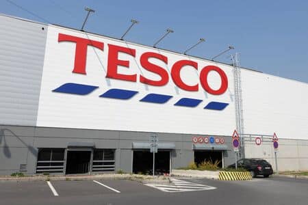 Tesco va lancer la première utilisation commerciale de poids lourds entièrement électriques au Royaume-Uni.