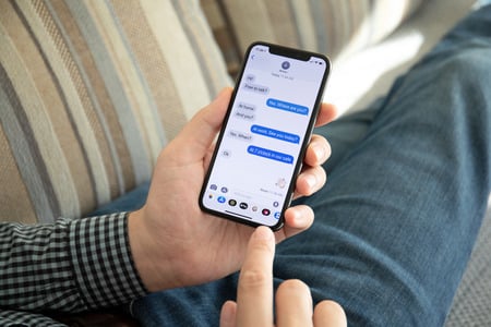 Comment modifier ou annuler un message sur l’iPhone ?