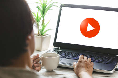 Comment signaler une chaîne YouTube en 5 étapes faciles