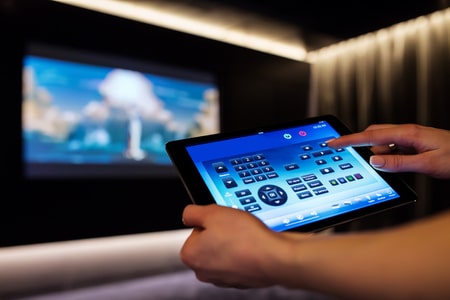 Comment connecter et mettre en miroir un PC sur une Smart TV Samsung sans fil ?