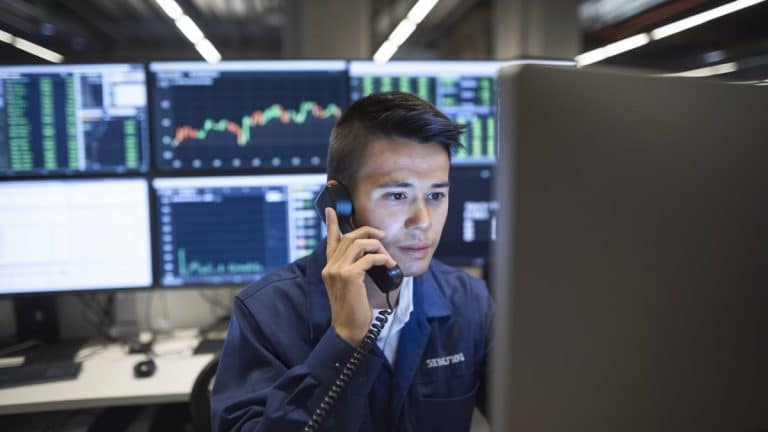 Trader surveillant des données