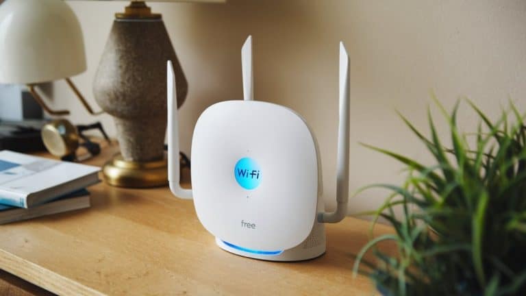 Routeur Wi-Fi sur bureau