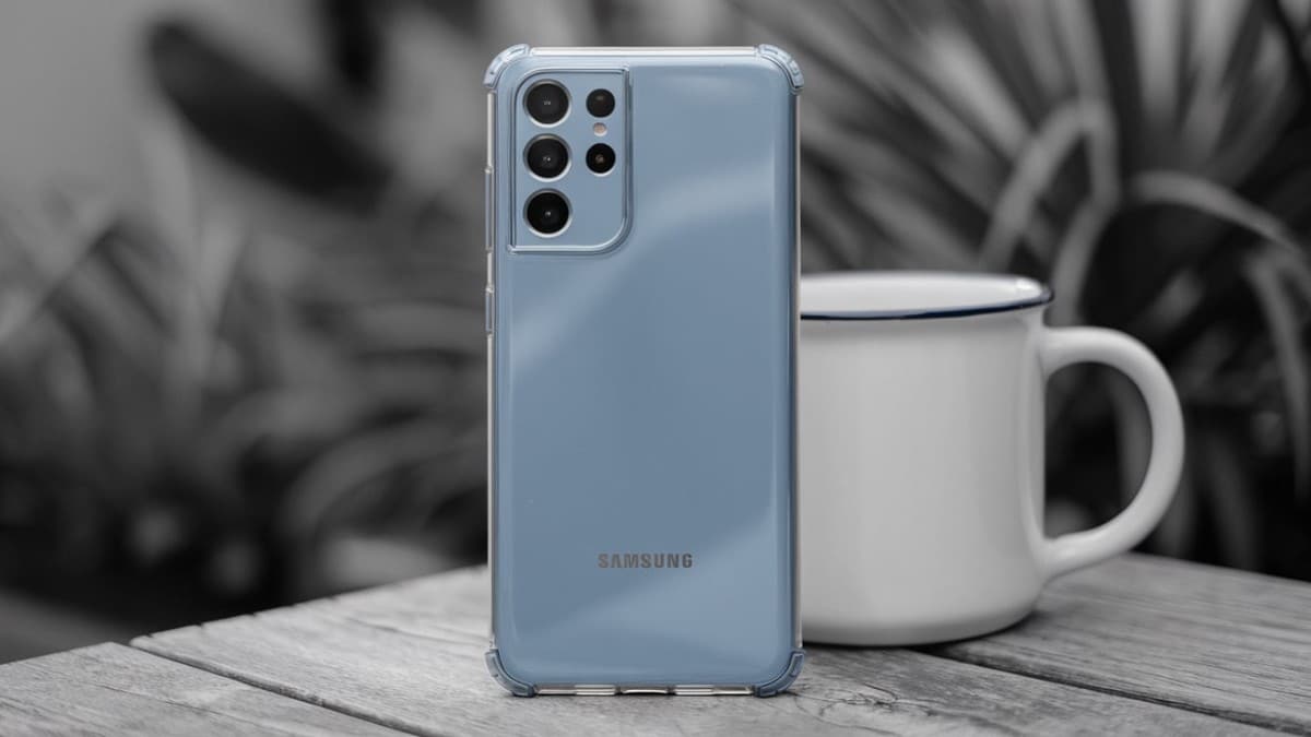 Téléphone Samsung avec coque