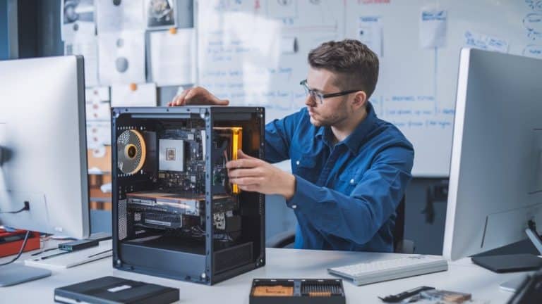 Montage PC en atelier