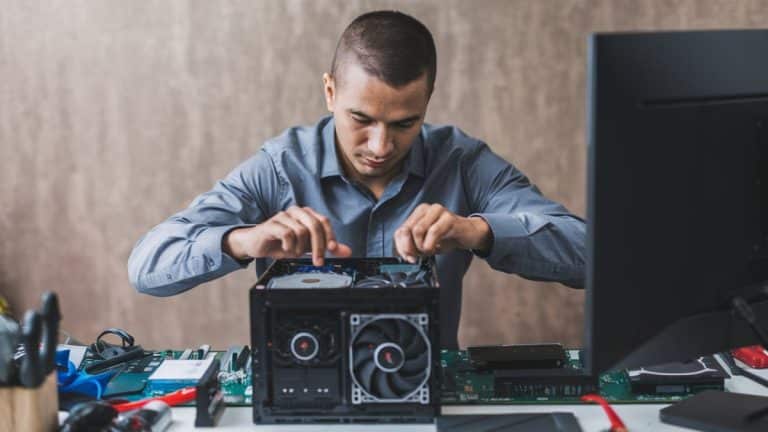 Montage d'un PC sur bureau