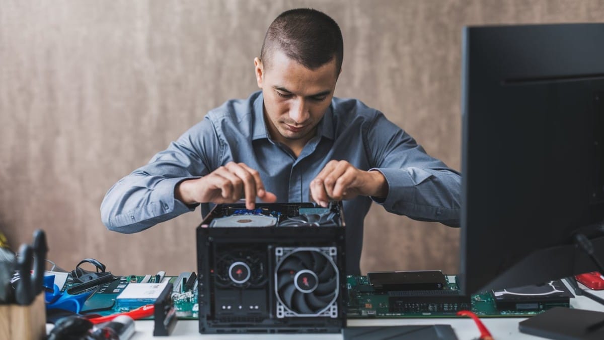 Montage d'un PC sur bureau