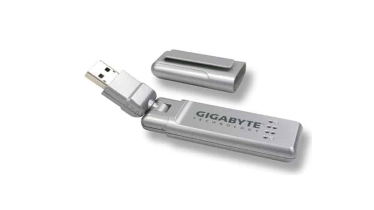 Clé USB Gigabyte argentée
