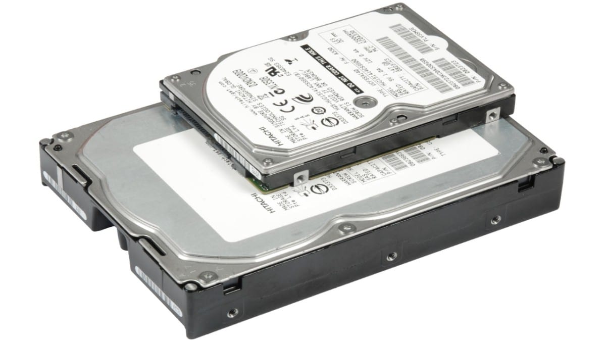 Deux disques durs empilés